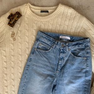 garage light wash mom jeans 🎧💼